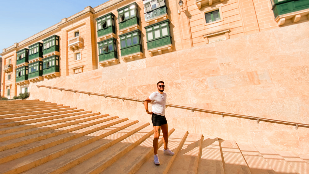 Cumbalı balkonlara sahip evleriyle Valetta, Malta